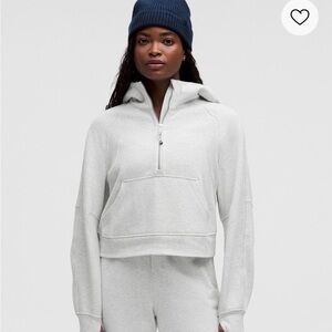 Lululemon Scuba Oversized 1/2 Zip Hoodie
Heathered Core Ultra Light Grey